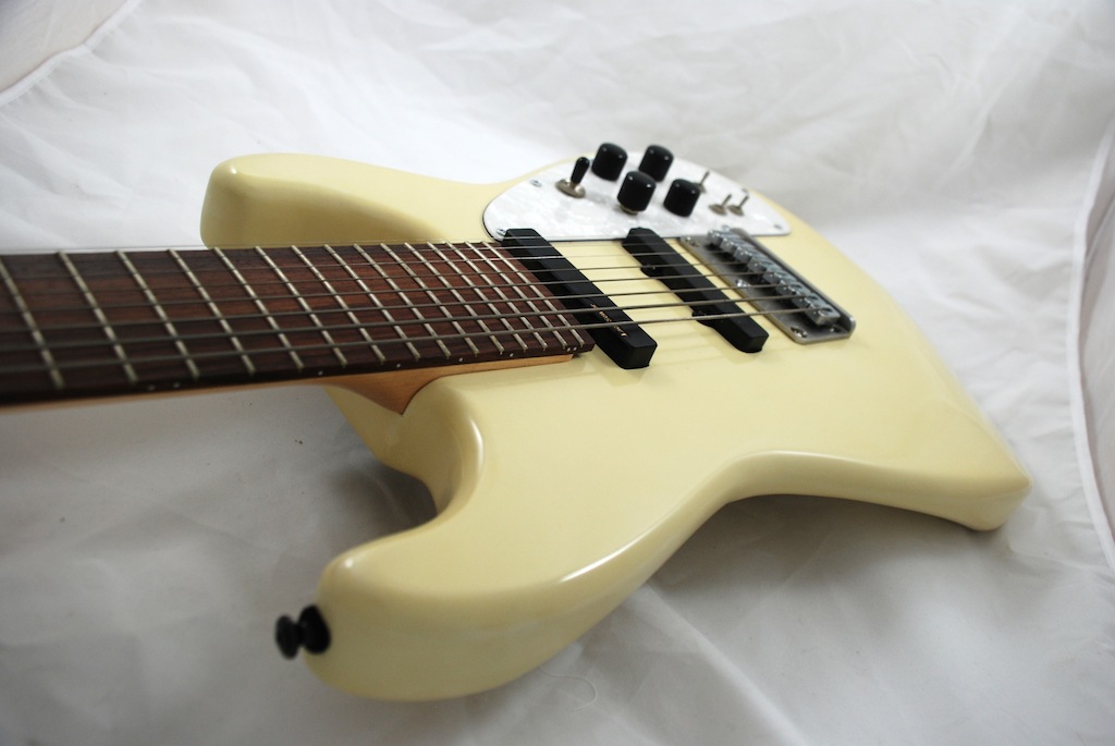 8-string-strat-in-white-3